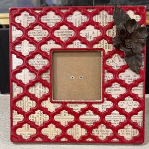 Vintage-Inspired Red and Brown Photo Frame metal